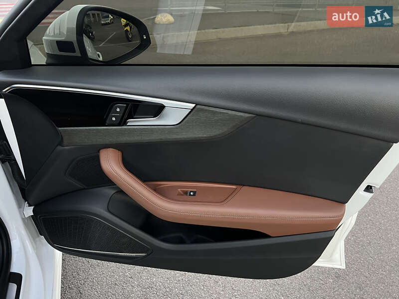 Седан Audi A4 2023 в Киеве