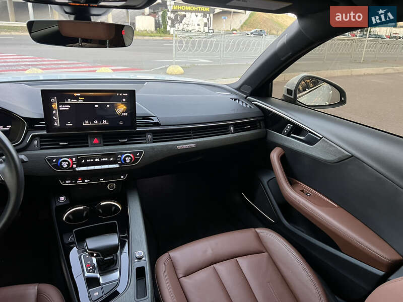 Седан Audi A4 2023 в Киеве