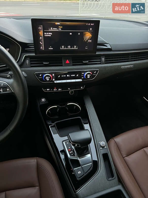 Седан Audi A4 2023 в Киеве