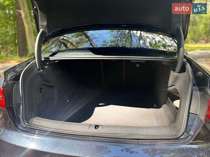 Седан Audi A4 2018 в Киеве