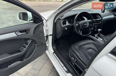 Седан Audi A4 2012 в Остроге