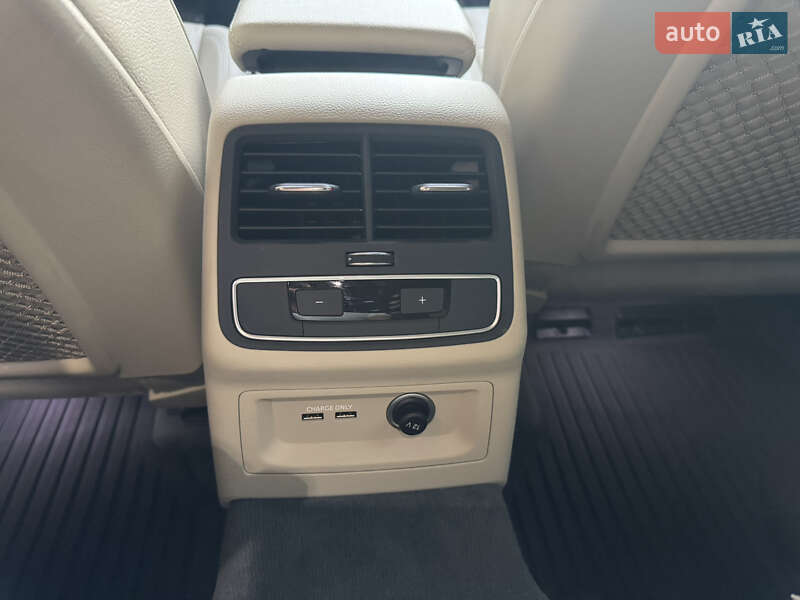 Седан Audi A4 2019 в Киеве