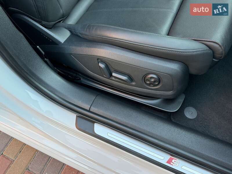 Универсал Audi A4 2020 в Киеве