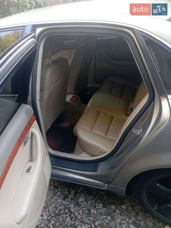 Седан Audi A4 2004 в Гадяче