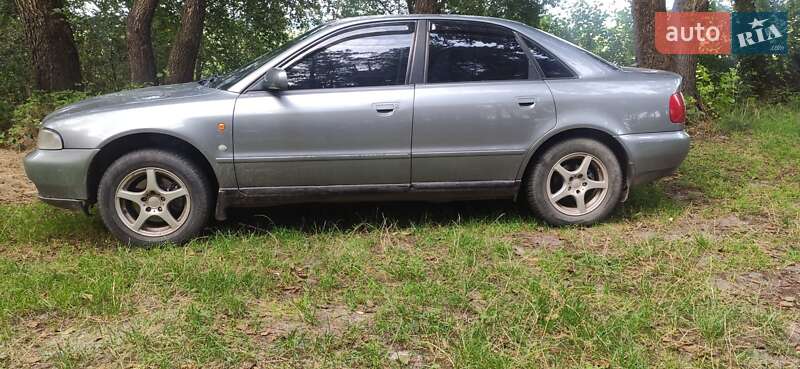 Седан Audi A4 1997 в 