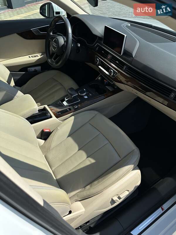 Седан Audi A4 2016 в Луцке