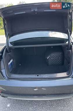 Седан Audi A4 2018 в 