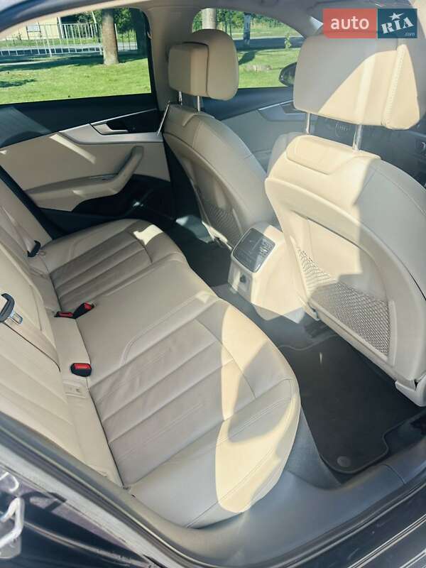 Седан Audi A4 2018 в Коломые