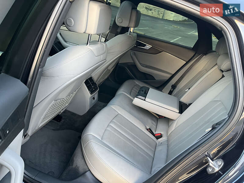 Седан Audi A4 2018 в Львові