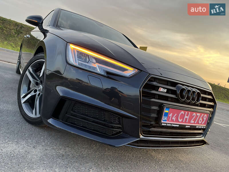 Седан Audi A4 2018 в Львові