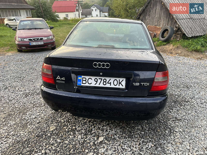 Седан Audi A4 2000 в Турке
