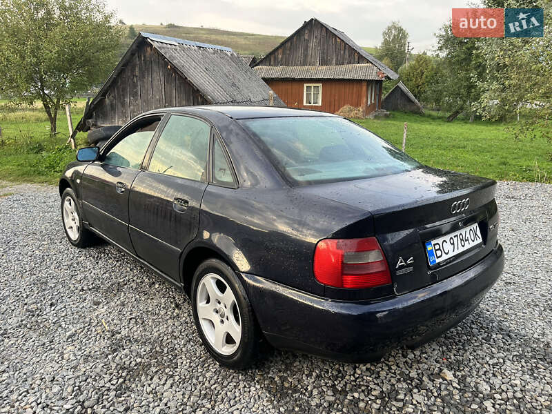 Седан Audi A4 2000 в Турке