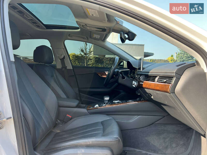 Седан Audi A4 2018 в Стрые
