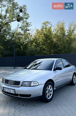 Седан Audi A4 1995 в Черновцах