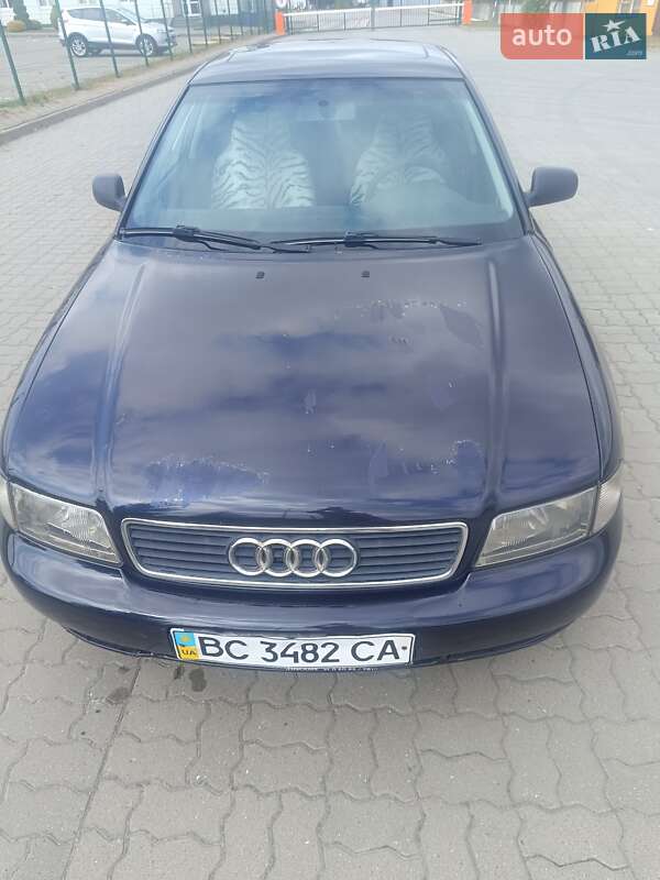 Седан Audi A4 1996 в Яворові