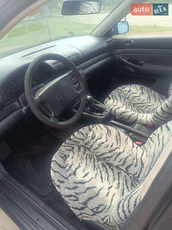 Седан Audi A4 1996 в Яворові