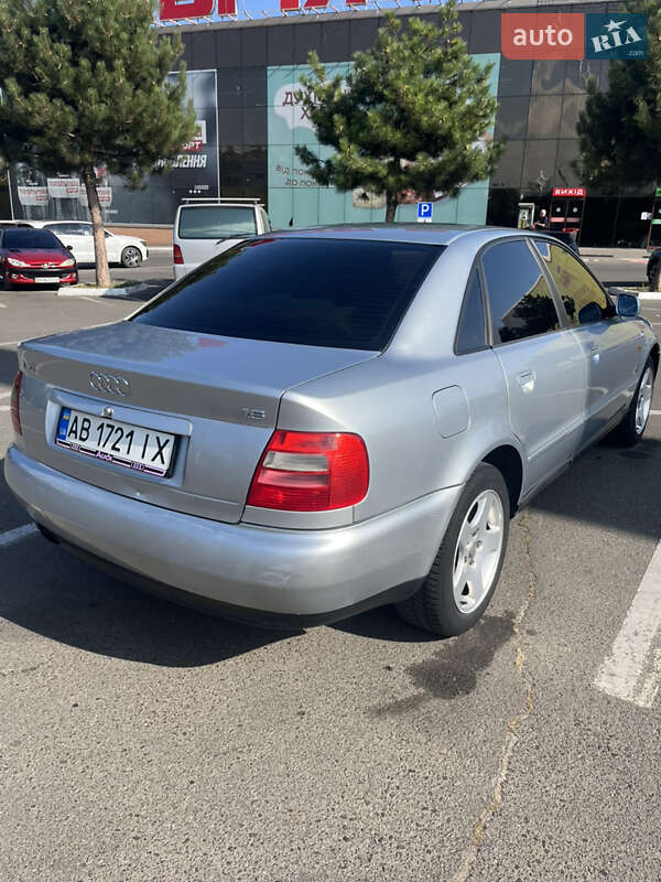 Седан Audi A4 1997 в Ямполі