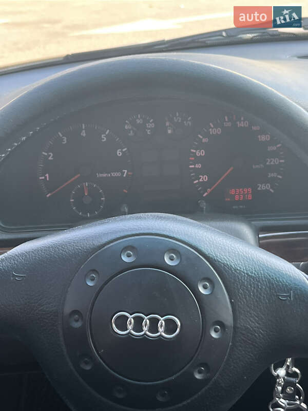 Седан Audi A4 1997 в Ямполі
