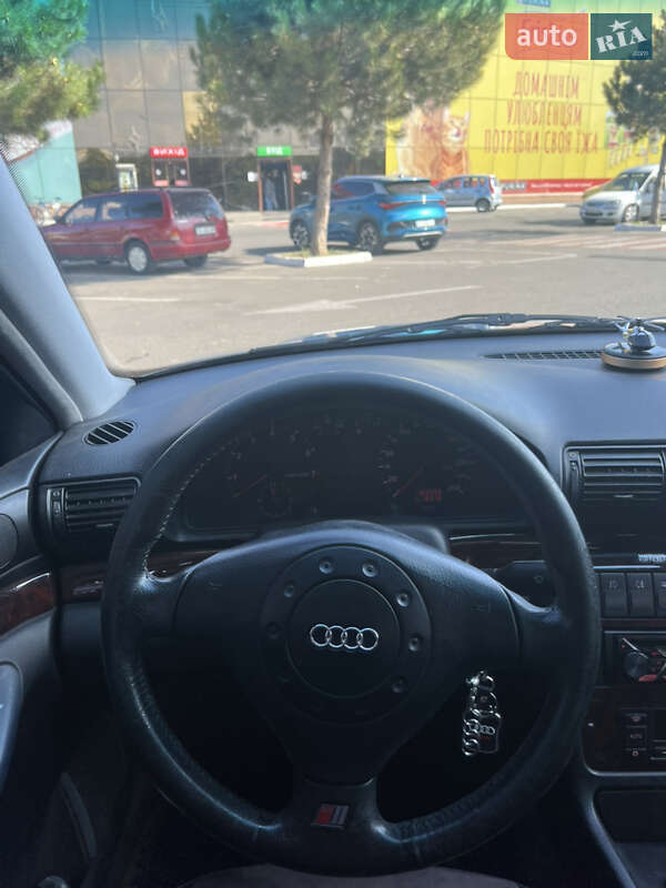 Седан Audi A4 1997 в Ямполі