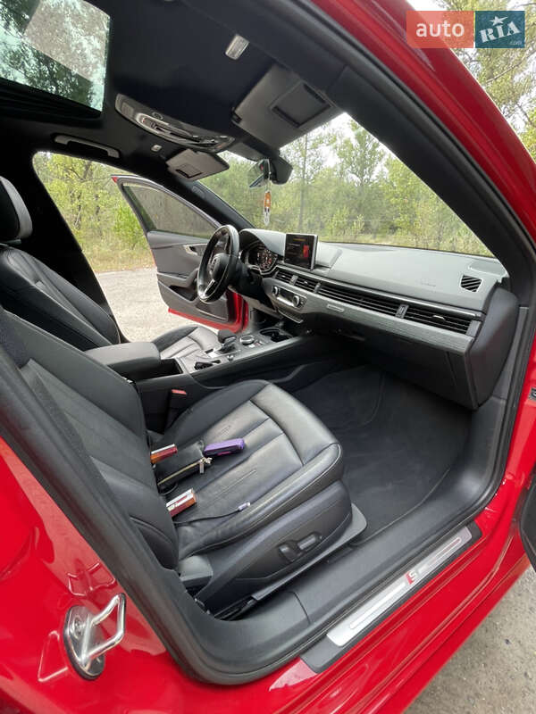 Седан Audi A4 2016 в Днепре