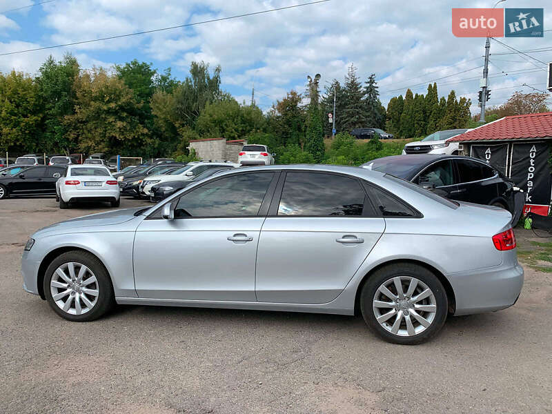 Седан Audi A4 2012 в Виннице
