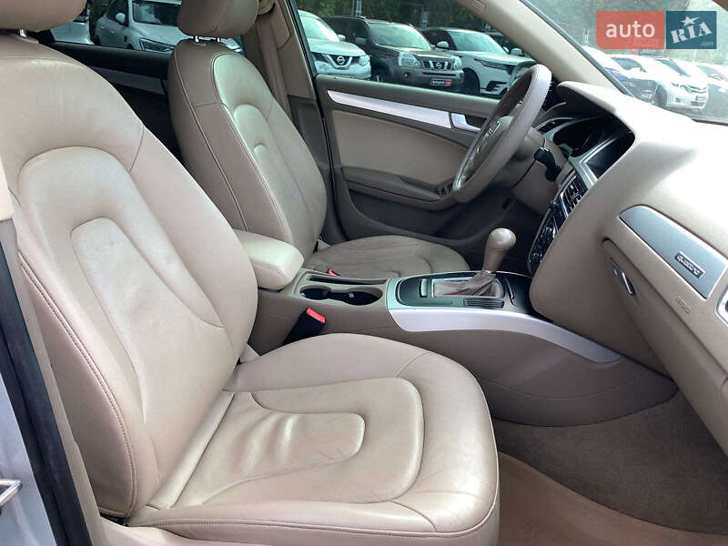 Седан Audi A4 2012 в Виннице