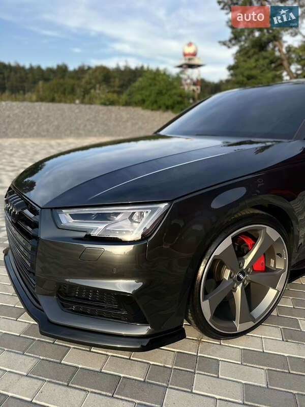 Седан Audi A4 2017 в Львове