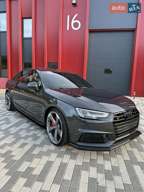Седан Audi A4 2017 в Львове