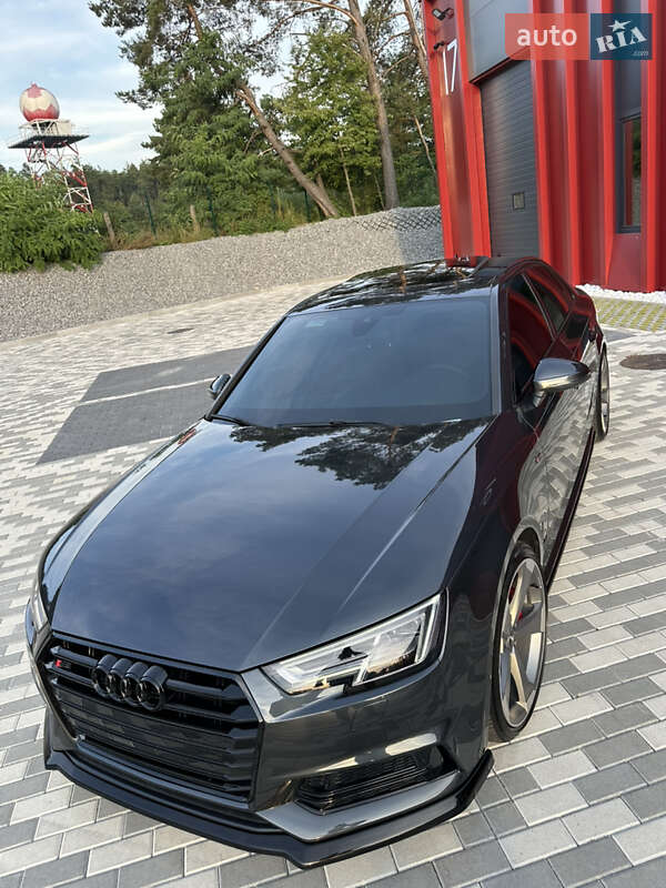 Седан Audi A4 2017 в Львове