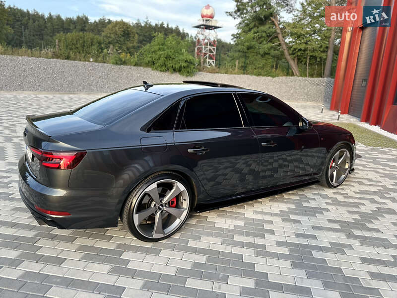 Седан Audi A4 2017 в Львове