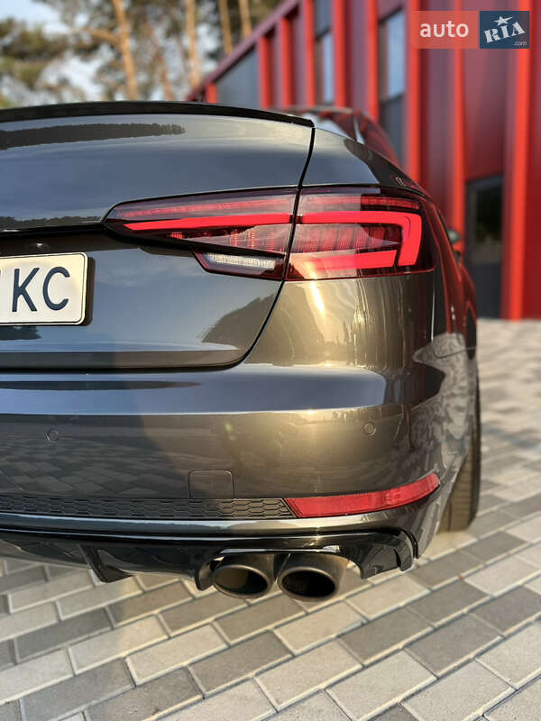 Седан Audi A4 2017 в Львове