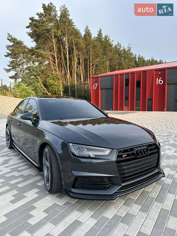 Седан Audi A4 2017 в Львове