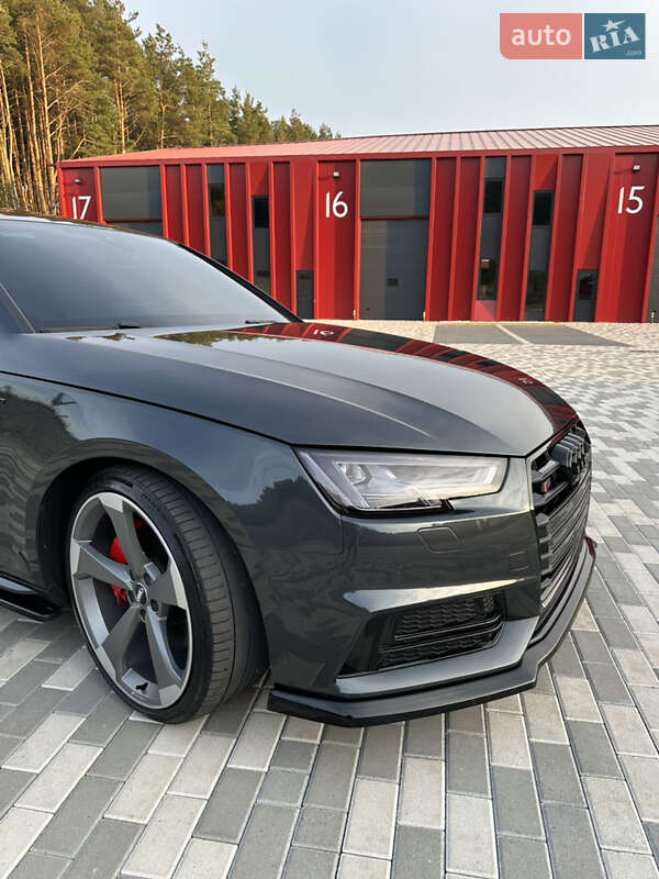 Седан Audi A4 2017 в Львове