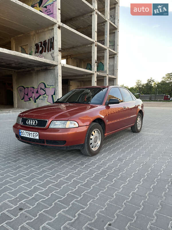 Седан Audi A4 1995 в 