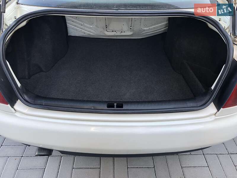 Седан Audi A4 1996 в Ровно