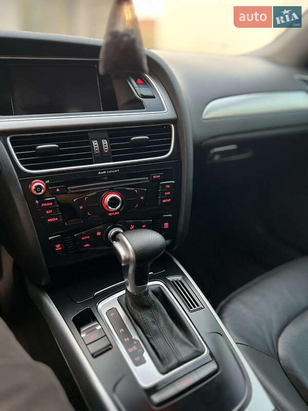Седан Audi A4 2014 в Новояворовске