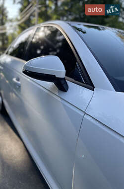 Седан Audi A4 2015 в 