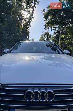 Седан Audi A4 2015 в 