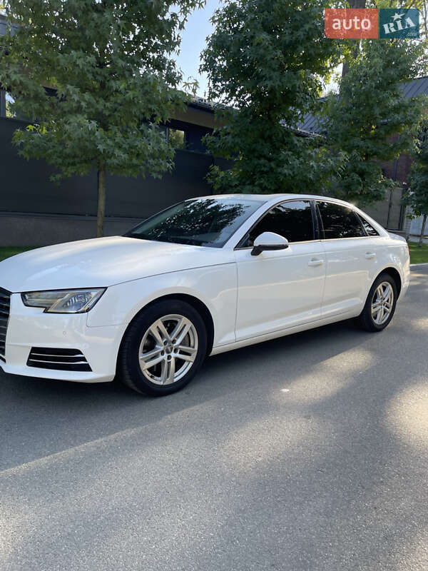 Седан Audi A4 2015 в Ірпені