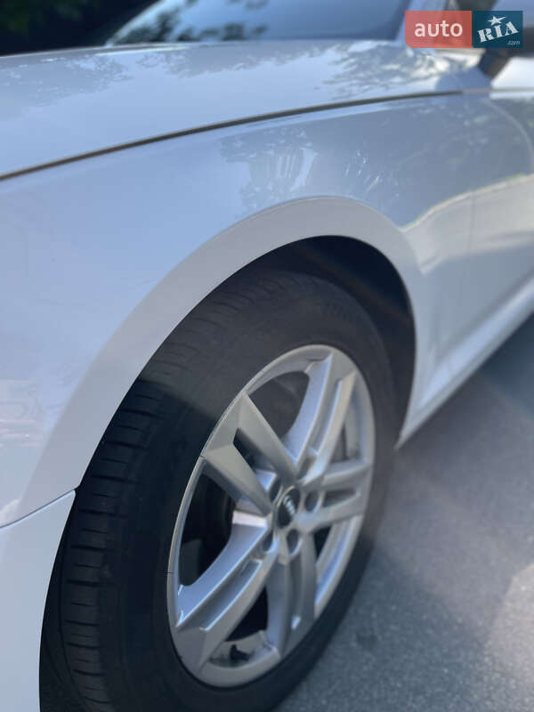 Седан Audi A4 2015 в Ірпені