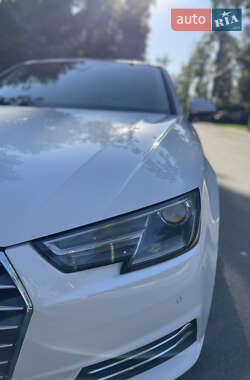 Седан Audi A4 2015 в 