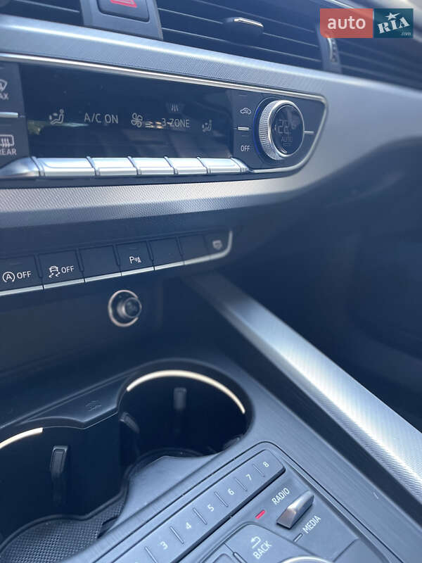 Седан Audi A4 2015 в Ірпені