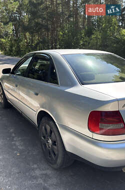 Седан Audi A4 1999 в 