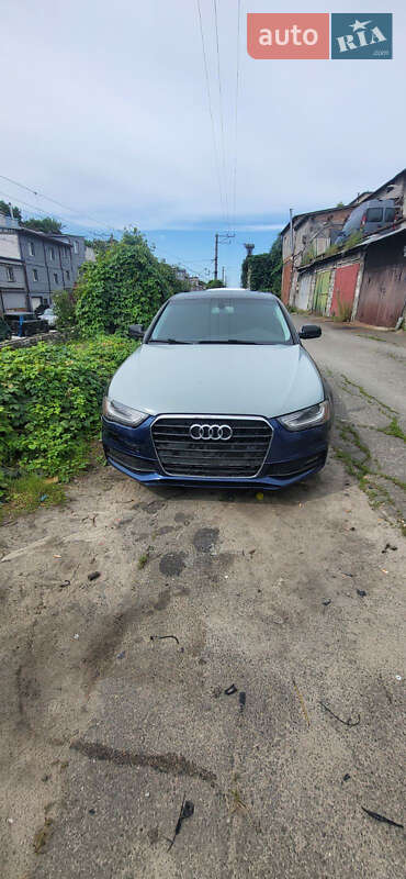 Седан Audi A4 2015 в 