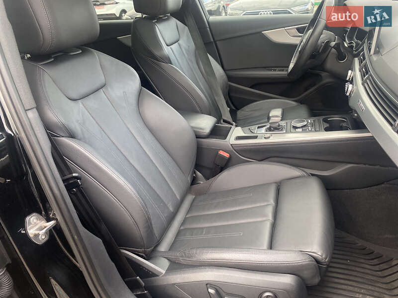 Седан Audi A4 2019 в Луцке