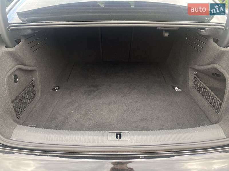 Седан Audi A4 2019 в Луцке