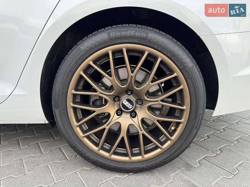 Седан Audi A4 2016 в Киеве
