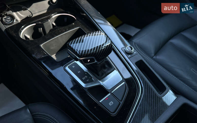 Седан Audi A4 2023 в Львове