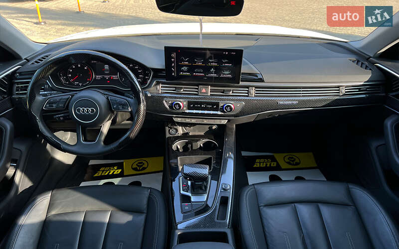 Седан Audi A4 2023 в Львове