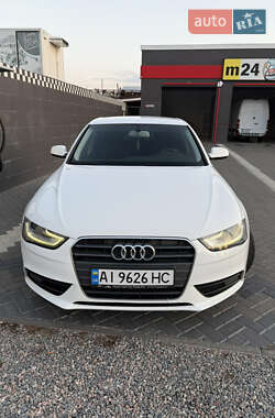 Седан Audi A4 2012 в Александрие